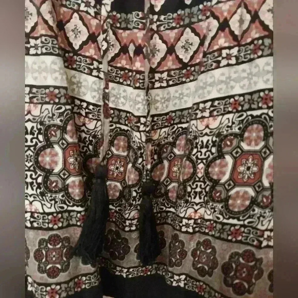 Wild Blue by Sadie Robertson, Peasant Top, Black, Pink, White, Size M - Picture 2 of 3